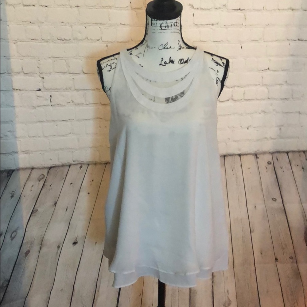 41 Hawthorn unique in design dressy blouse